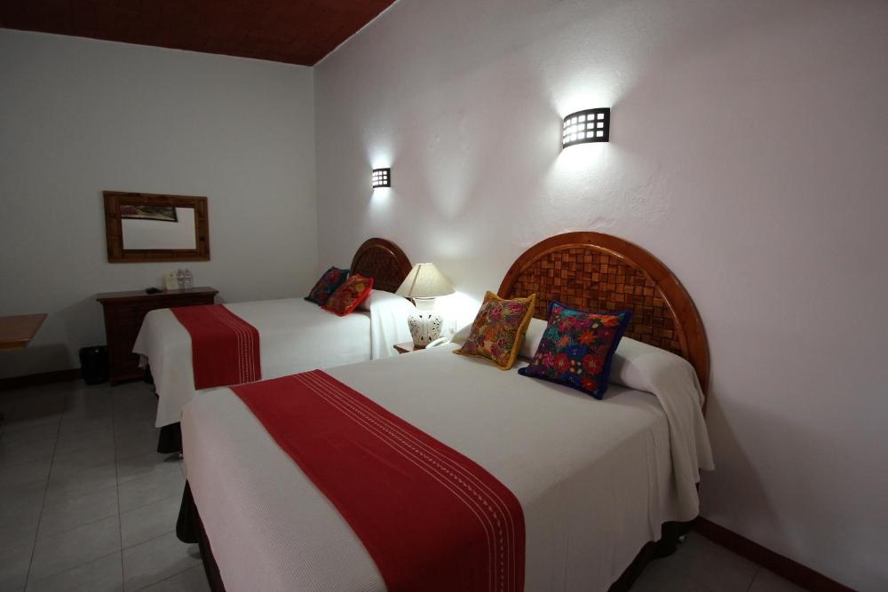 Double Room with Two Double Beds at Hotel Anua Oaxaca, photo 4